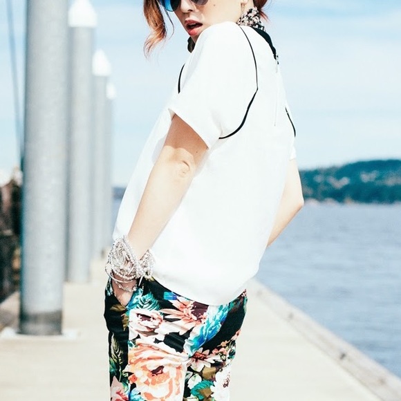 1.STATE Colorblock Crepe Tee - Picture 12 of 14